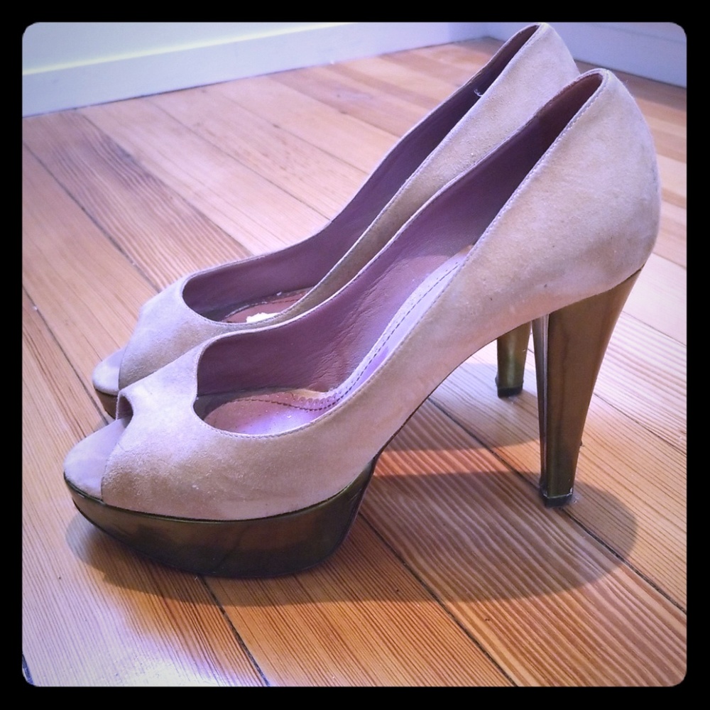 Jean Michelle Casabat Tan suade pumps